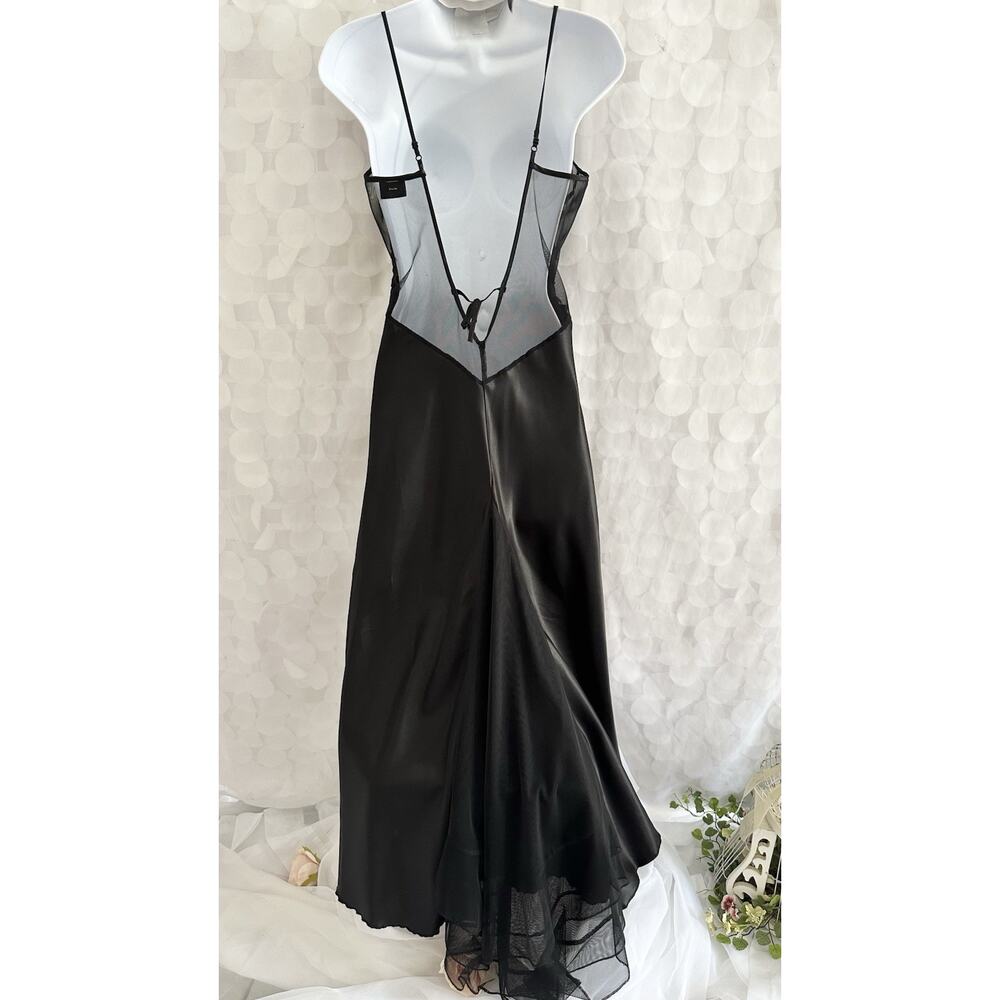 Elegant Black Lace Trim Nightgown - Picture 7 of 10